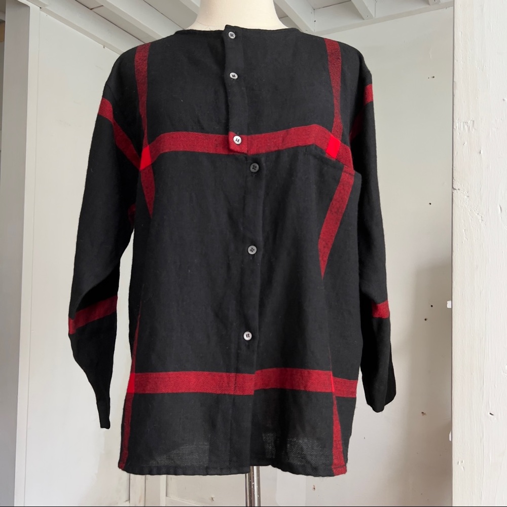 *Vesna Bricelj/Vintage Women’s Long Sleeve Round Neck Button Down 100% Wool Top